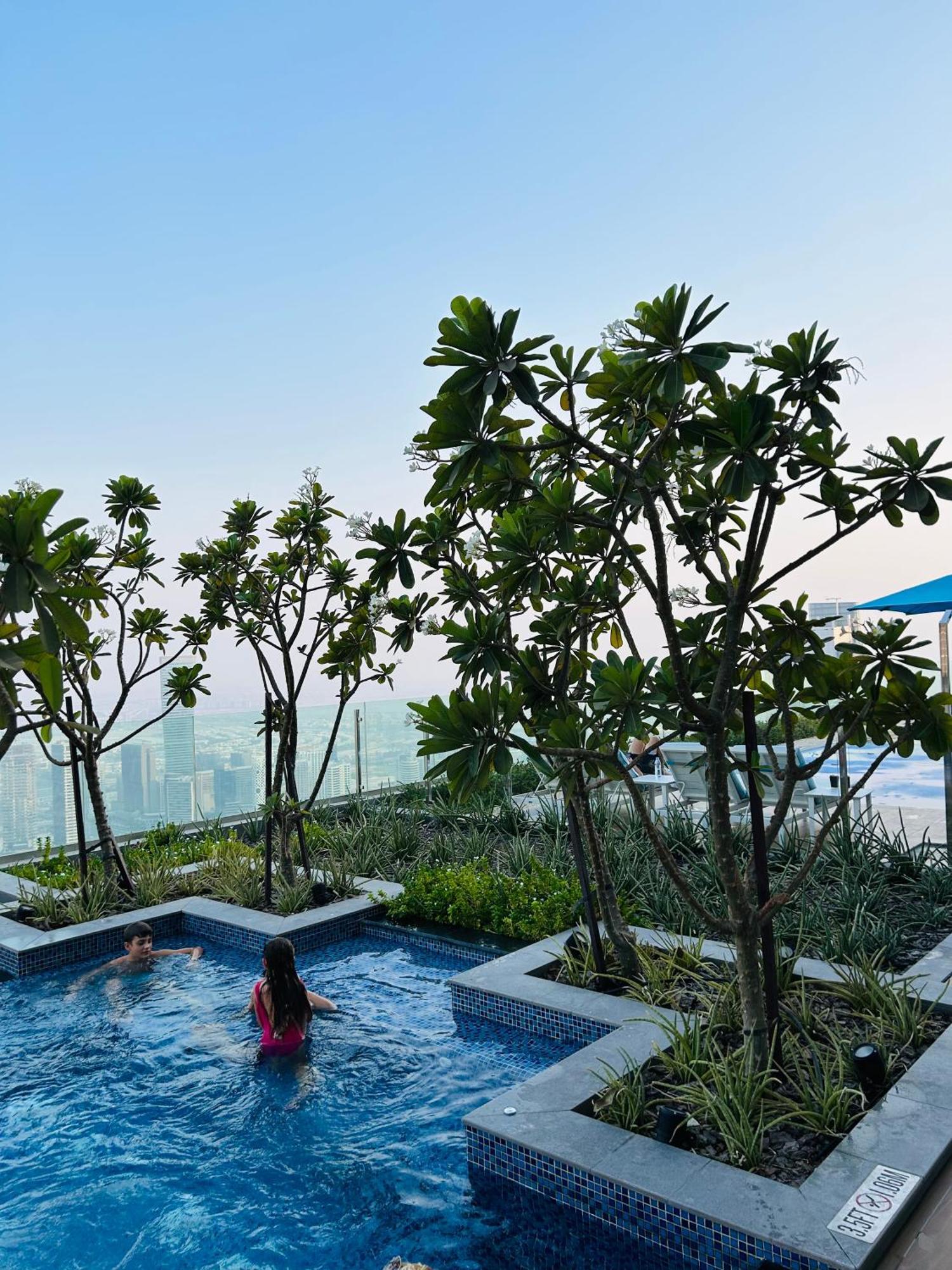 Unique 2br With Infinity Pool View On Burj Khalifa Apartment *