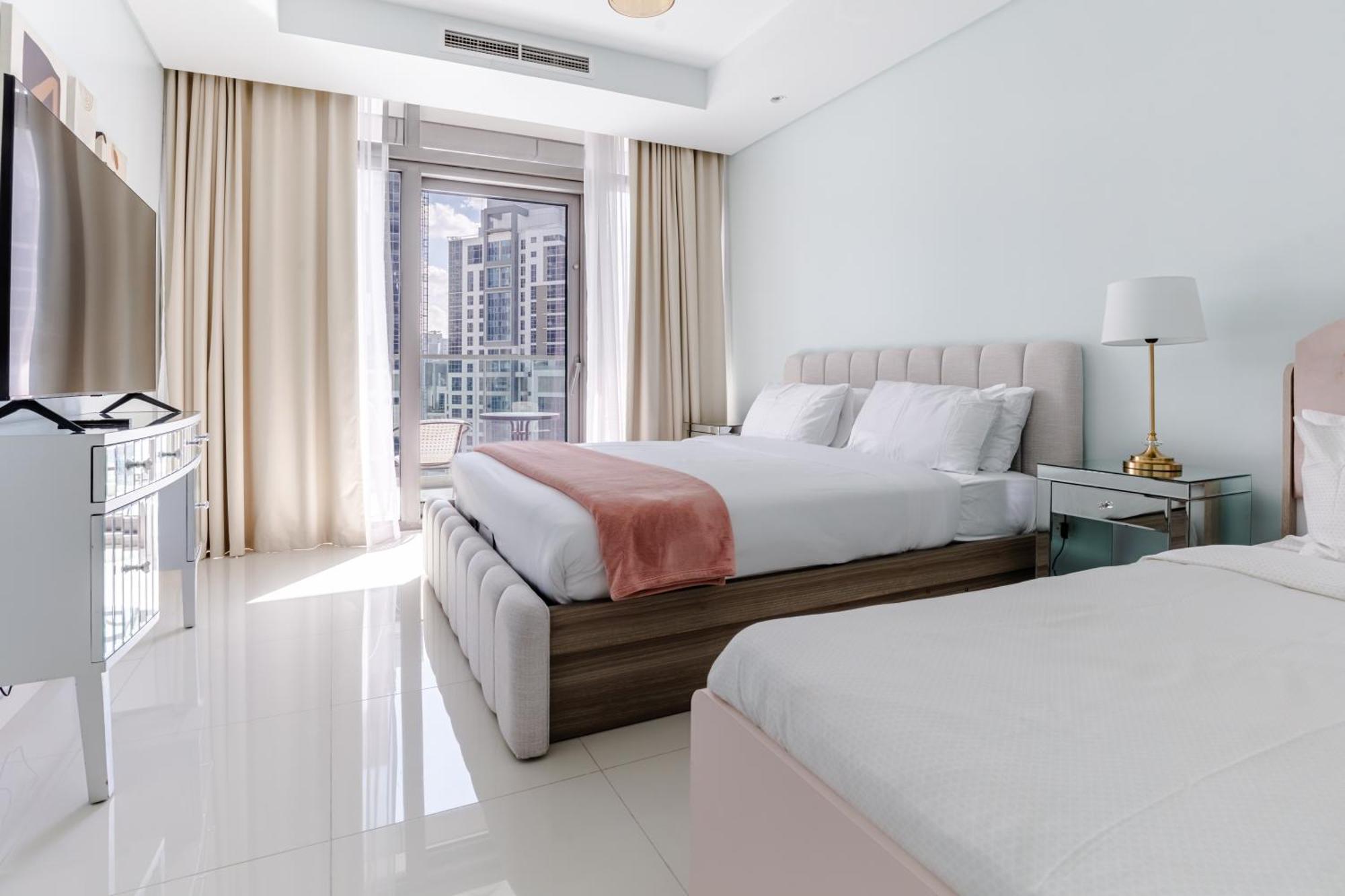 Apartment Unique 2br With Infinity Pool View On Burj Khalifa Dubai