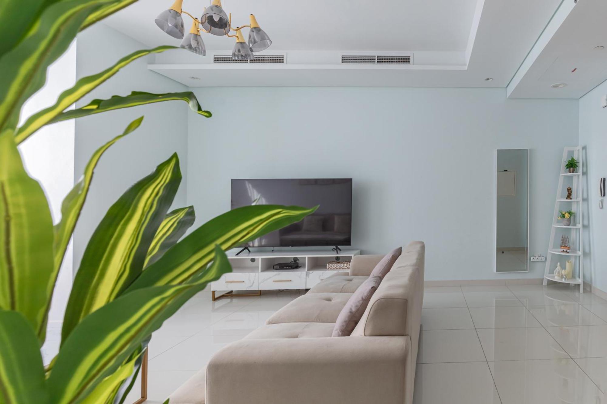 Unique 2br With Infinity Pool View On Burj Khalifa Apartment *