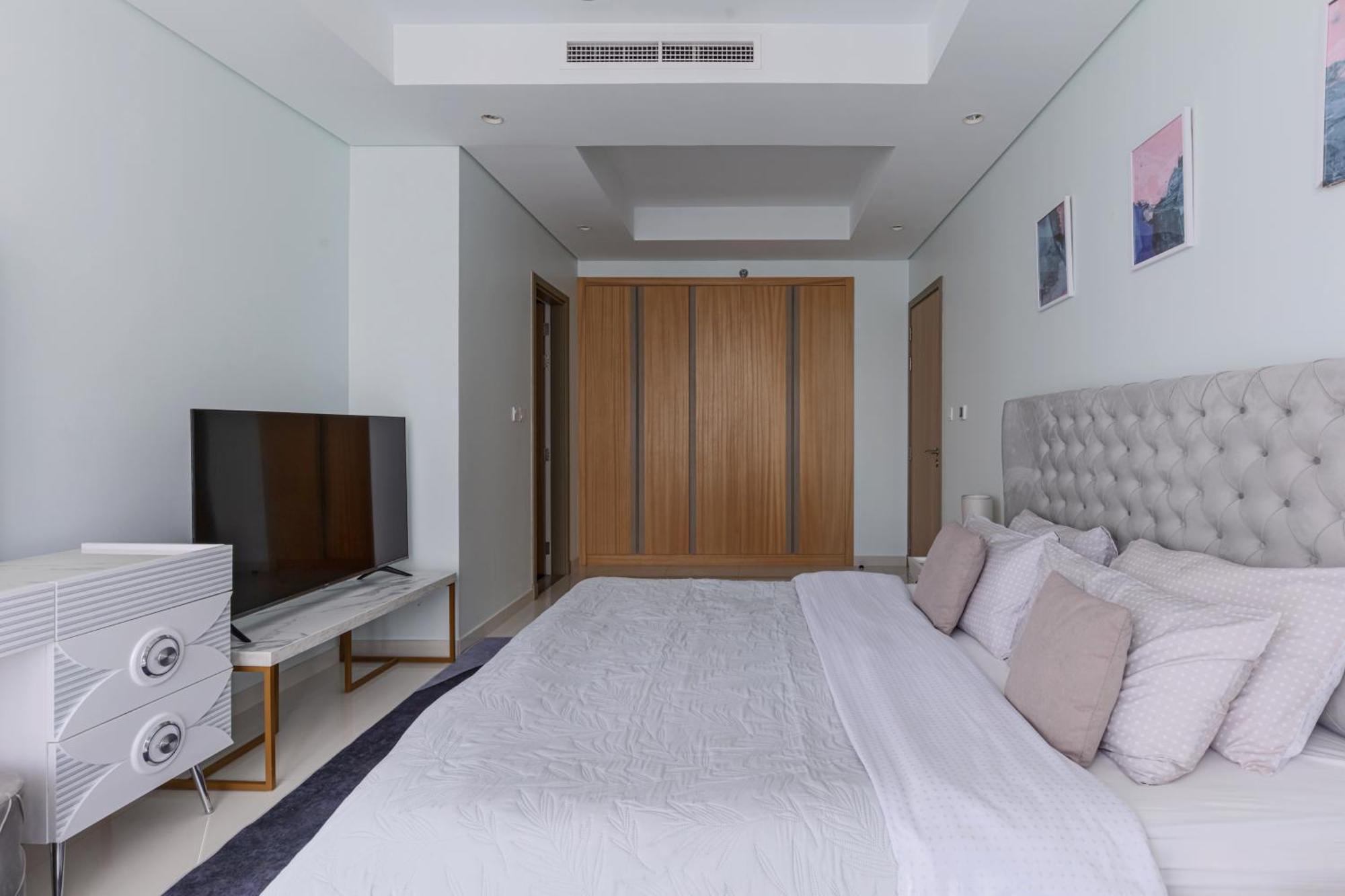 Unique 2br With Infinity Pool View On Burj Khalifa Apartment Dubai