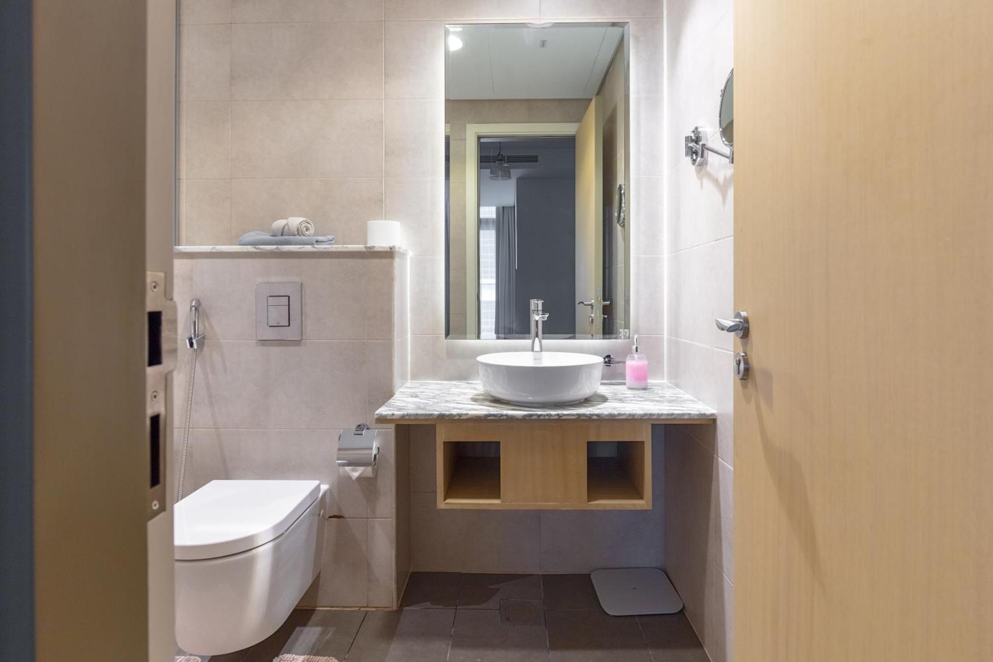 Unique 2br With Infinity Pool View On Burj Khalifa Apartment *