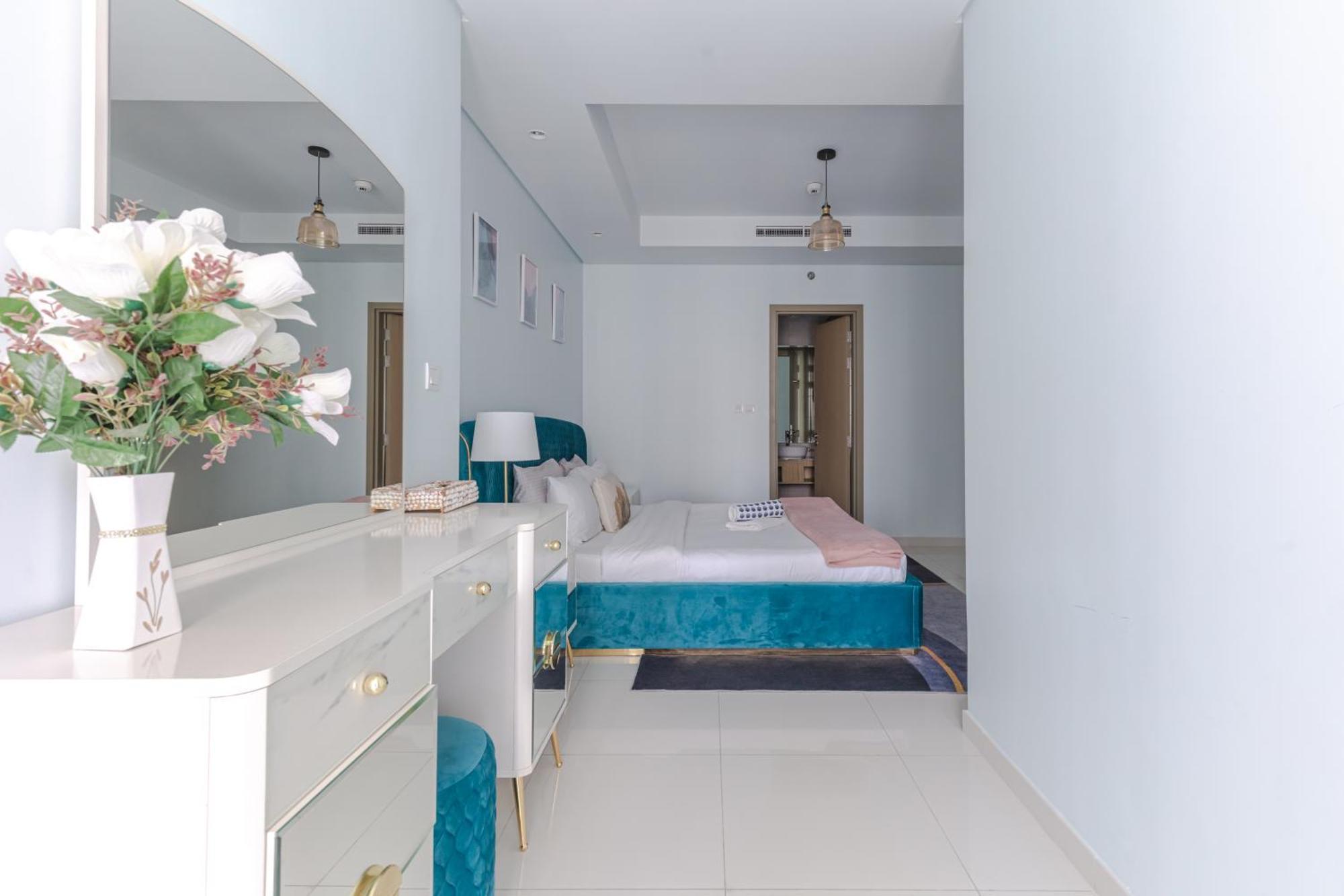 Apartment Unique 2br With Infinity Pool View On Burj Khalifa