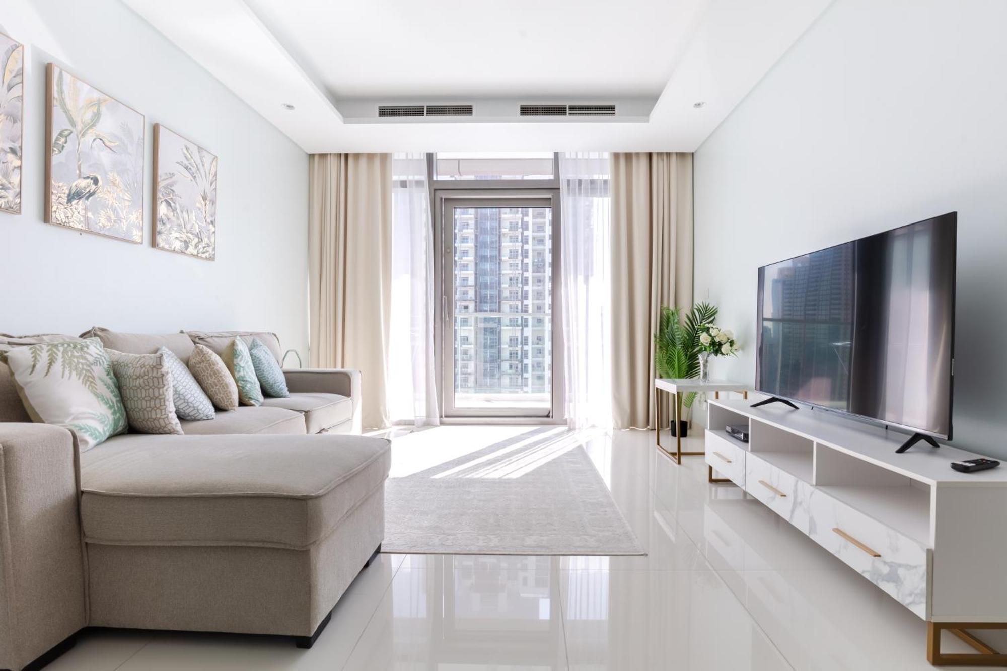 Unique 2br With Infinity Pool View On Burj Khalifa Apartment *